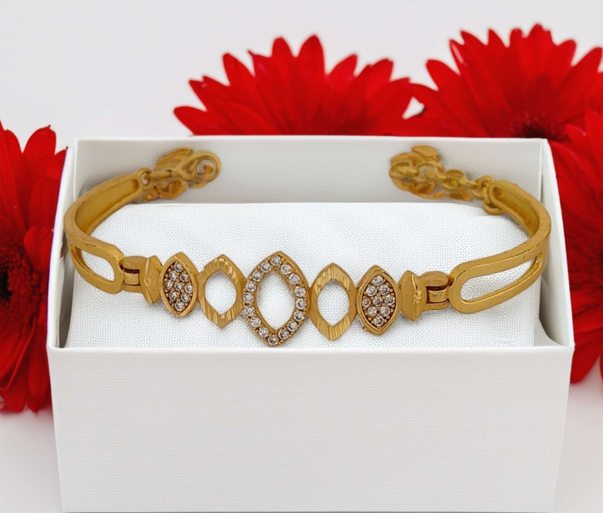 Jewels Kafe Gold Plated Anti-Tarnish Women's Bracelet Secondary image