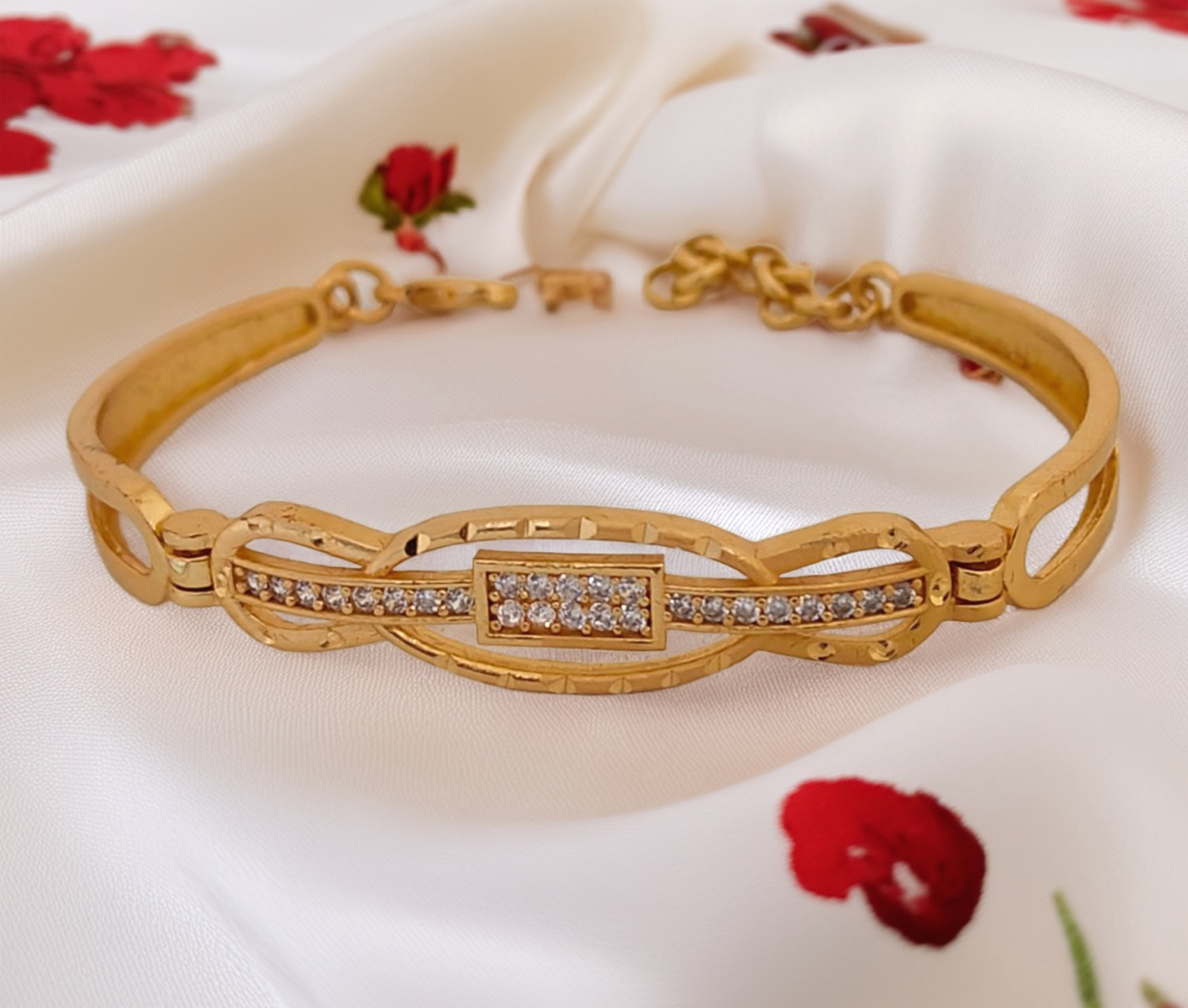 Jewels Kafe Gold Plated Anti-Tarnish Women's Bracelet