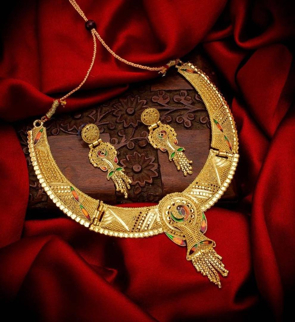 Golden Jewellery Set For Womens Main image